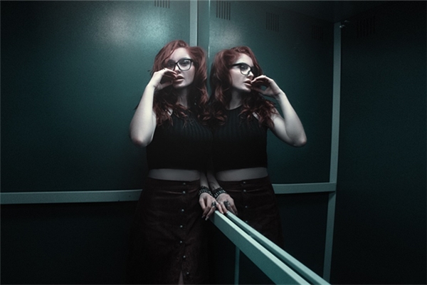 夢到了電梯裡遇到熟人有什麼說法_周公解夢