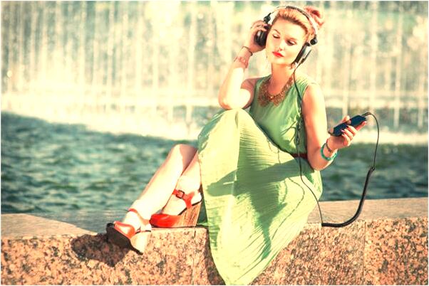 夢到自己咬斷了自己的舌頭是吉兆嗎?_周公解夢官網