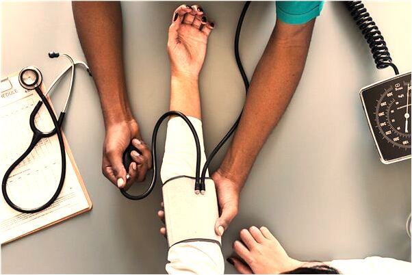 夢到了妹妹被蟒蛇吞了是什麼意思_周公解夢官網