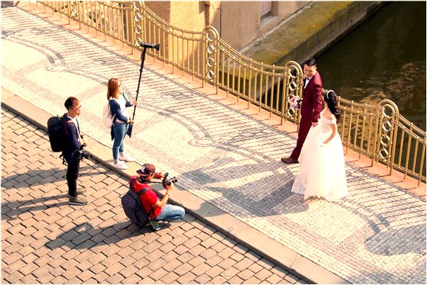 夢到自己來例假手摸到血是啥意思_周公解夢官網