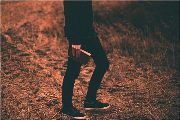 夢到自己右腿被人打了一槍有什麼意思_周公解夢官網