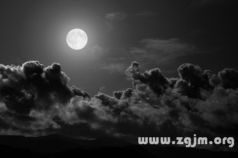 夢見密雲散開月光明亮