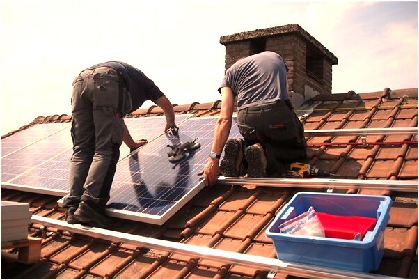 夢到了在水裡游不到岸邊是什麼意思？_周公解夢官網