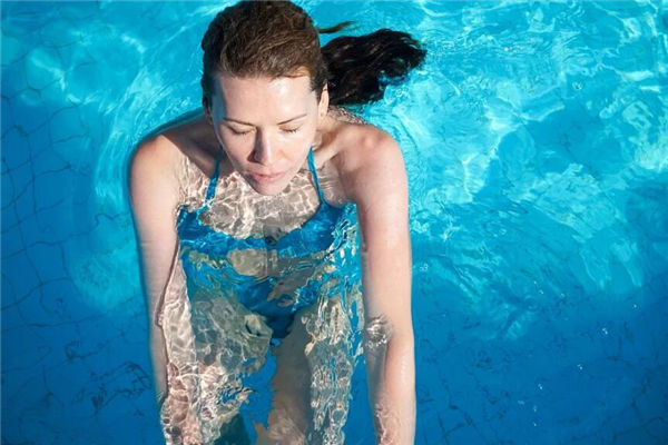 夢見去游泳是什麼意思_周公解夢