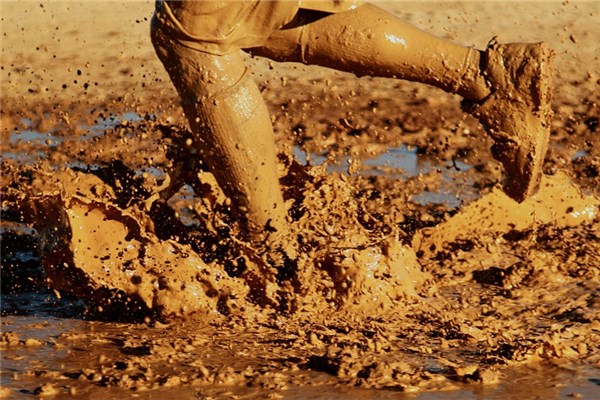 夢見踩到泥意味著什麼_周公解夢