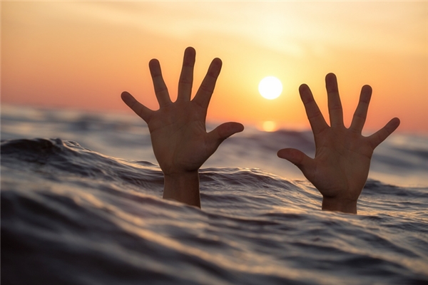 夢到落水獲救預示什麼_周公解夢