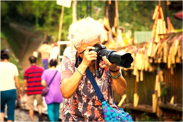 夢到蛇頭豎著眼睛瞪著會是什麼預兆_周公解夢官網