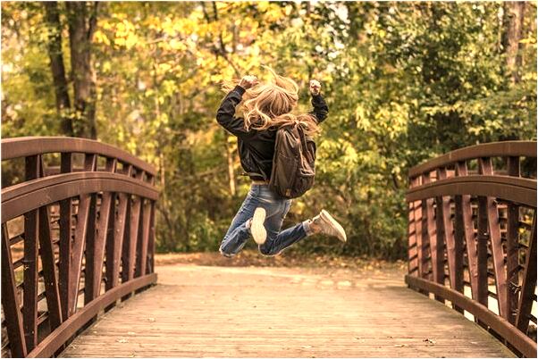 夢到了和朋友去遊樂場鬼屋玩是什麼意思_周公解夢官網