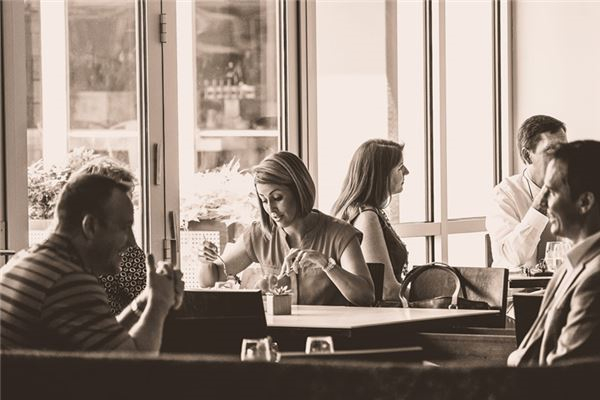 夢到哥哥請客吃宵夜怎么樣_周公解夢