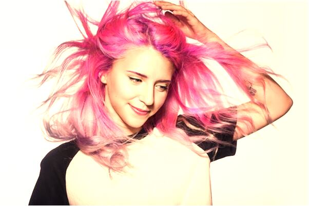 夢見穿破大腳趾的白鞋代表什麼_周公解夢官網