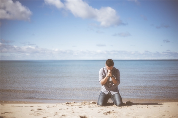 夢見跪拜死人怎麼回事_周公解夢