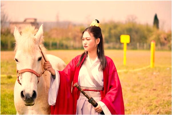 夢見蛇到我家預示什麼_周公解夢官網