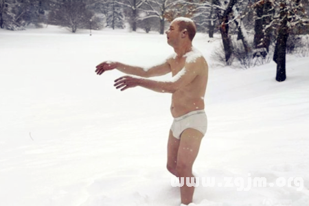 碰到夢遊的人該怎么辦_周公解夢