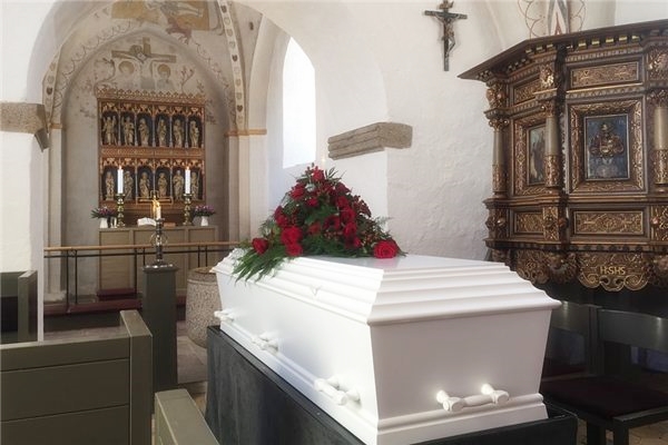 夢到了棺材飛來啥意思_周公解夢