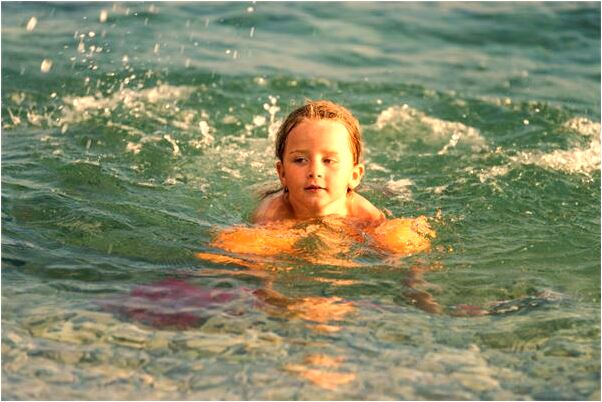 夢見裸體的自己踩在糞堆里預示了什麼_周公解夢官網