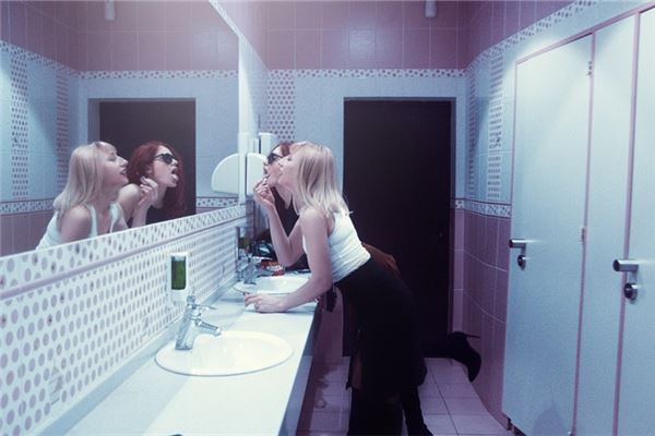 夢到前任有女朋友了_周公解夢