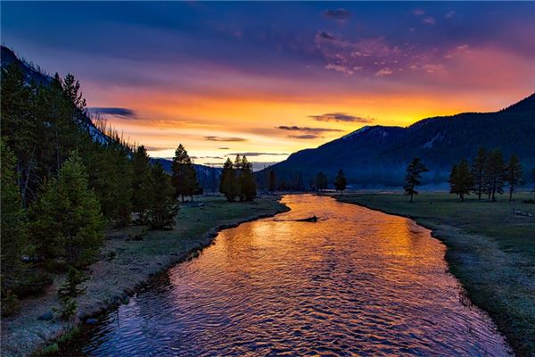 夢見河裡_周公解夢