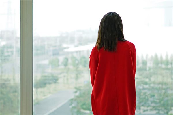 女人夢見自己穿紅上衣_周公解夢