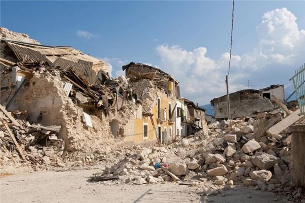 夢見大樓倒塌_周公解夢