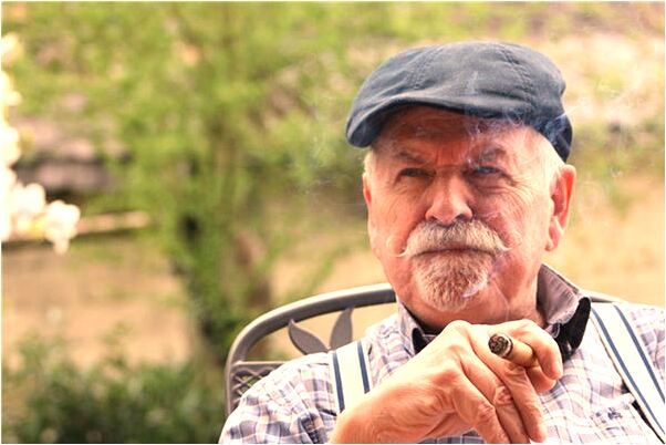 夢見自己裸著去買衣服有什麼預示嗎_周公解夢官網