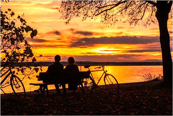 夢見老女人生女孩又死了預示什麼_周公解夢官網