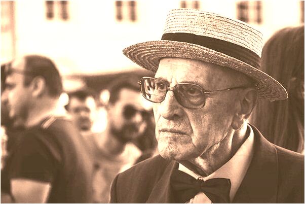 夢到了我的衣服上都是大便是什麼兆頭_周公解夢官網