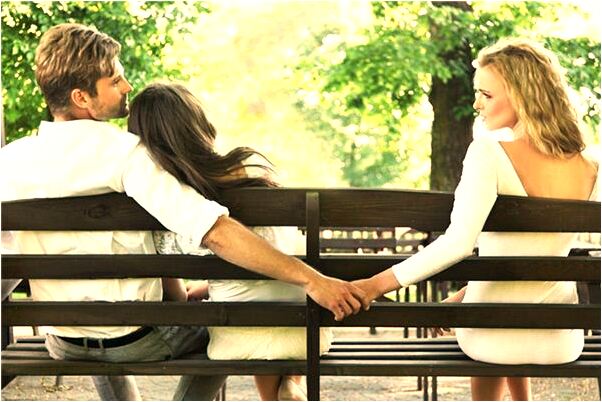 夢到自己坐在水裡有什麼徵兆_周公解夢官網