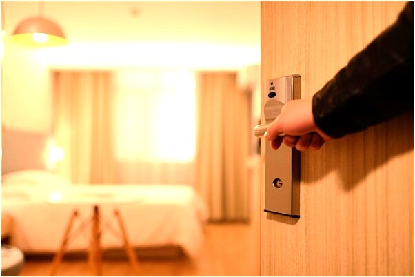 夢到自己夜裡滿大街的找小賣鋪有什麼意義嗎_周公解夢官網