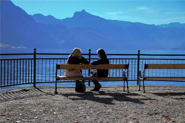 夢見去世的人和我說話_周公解夢