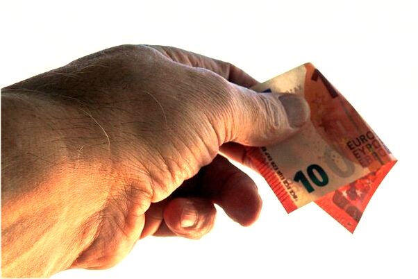 夢到了看見一群人最小偷什麼預兆_周公解夢官網