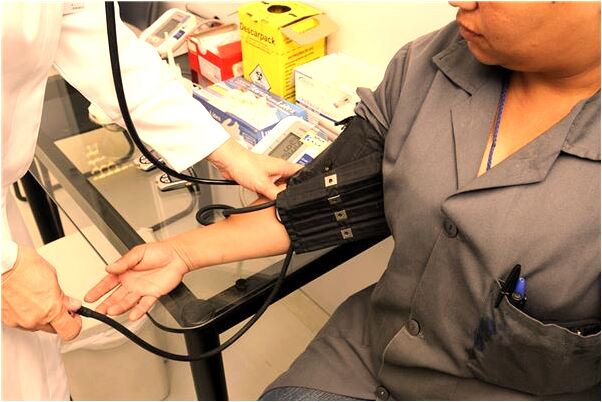 夢到女人送我粉色包怎么樣_周公解夢官網