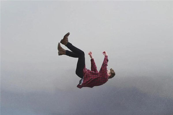 夢見人掉落意味著什麼_周公解夢