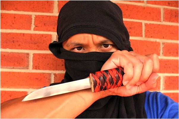 夢見被警察包圍怎么說_周公解夢官網