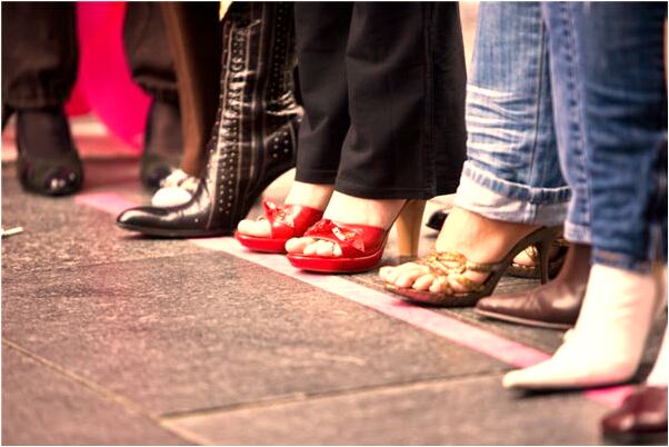 夢見自己穿的衣服背後很多蟲屎會是什麼預兆_周公解夢官網