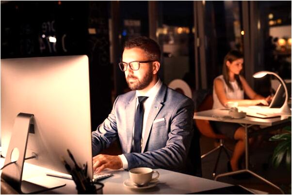 夢見爸爸染了個半黑半紅的頭髮是凶兆還是吉兆_周公解夢官網