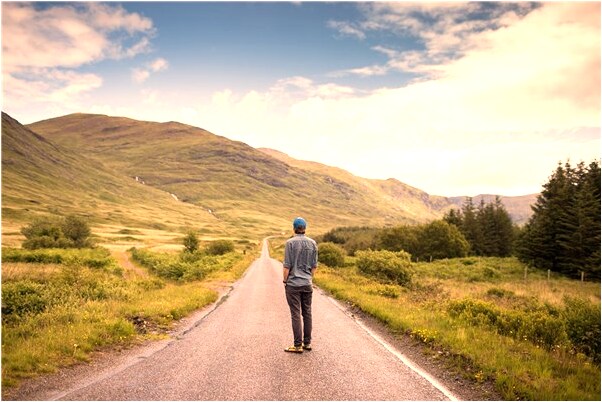 夢到親人掉進坑裡是什麼預兆_周公解夢官網