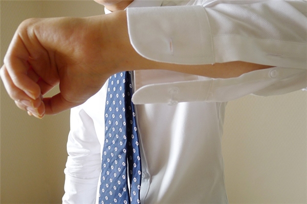 夢到了穿白布衫是什麼預兆？_周公解夢