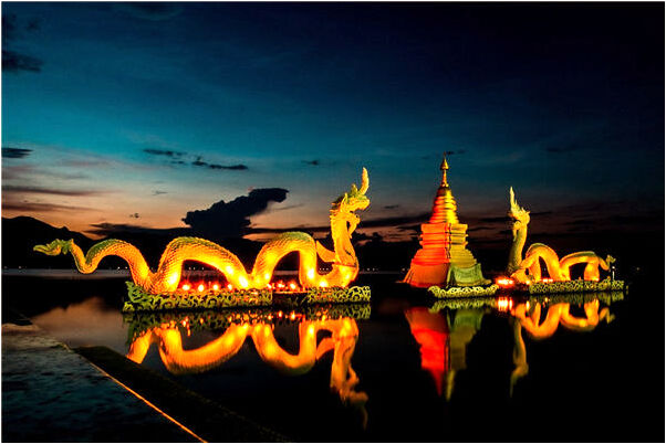 夢到了大白蛇吐著芯子對著我意味著什麼_周公解夢官網