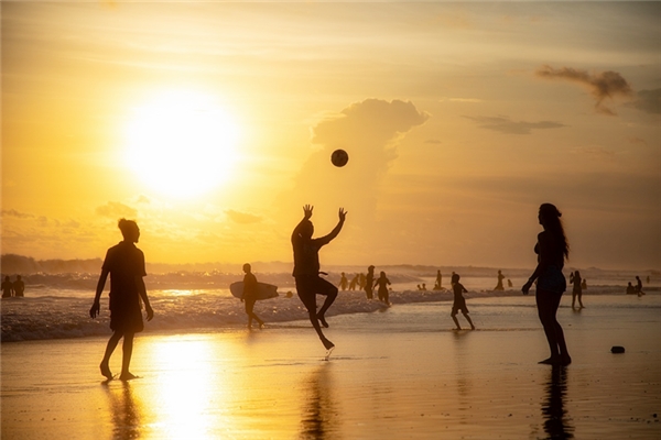 夢見閨蜜和別的朋友一起玩代表著什麼_周公解夢