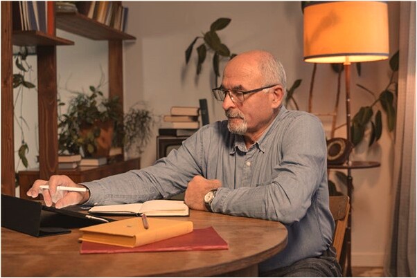 夢見坐女人腿上有什麼意思嗎_周公解夢官網