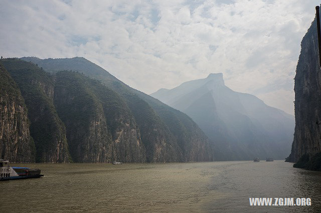 夢見自己掉進糞坑_周公解夢夢到自己掉進糞坑是什麼意思_做夢夢見自己掉進糞坑好不好_周公解夢官網