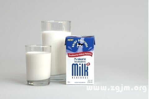 夢見牛奶