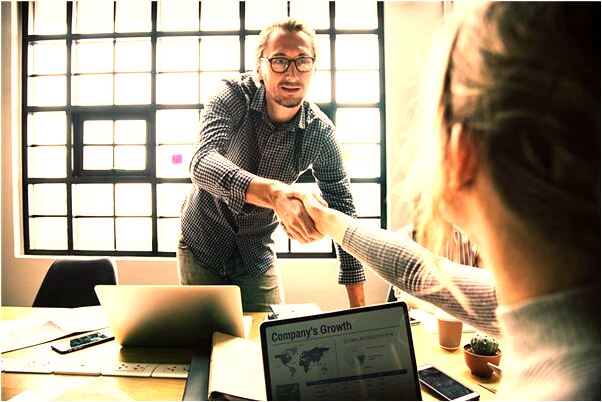 夢到了洗澡衣服被水龍頭打濕了意味著什麼_周公解夢官網