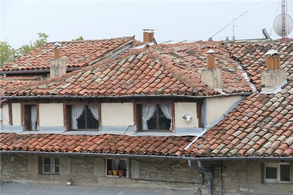 夢見爬上房頂怎麼回事_周公解夢