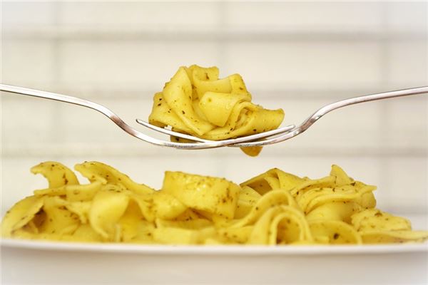 夢見自己和別人吃麵條_周公解夢