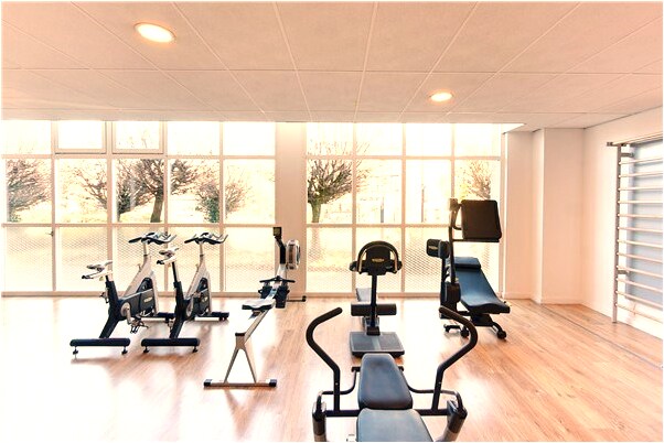 夢到一群女人穿著綠衣服預示什麼_周公解夢官網