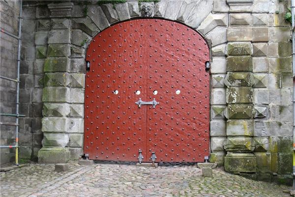 夢到了紅大門是吉兆嗎?_周公解夢