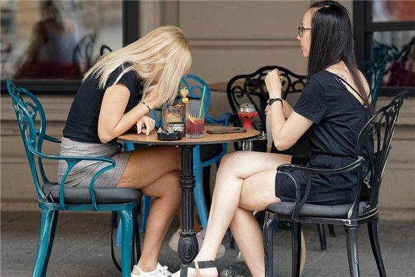 夢到了和去世的親人吃飯有什麼預兆_周公解夢