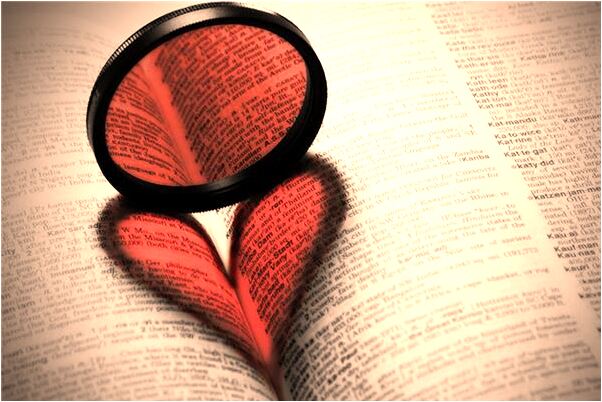 夢到了火車外有個人臉跟著我是什麼意思？_周公解夢官網