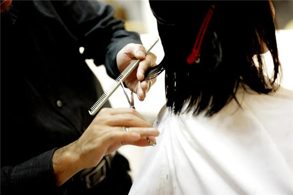 夢見自己剪短頭髮_周公解夢